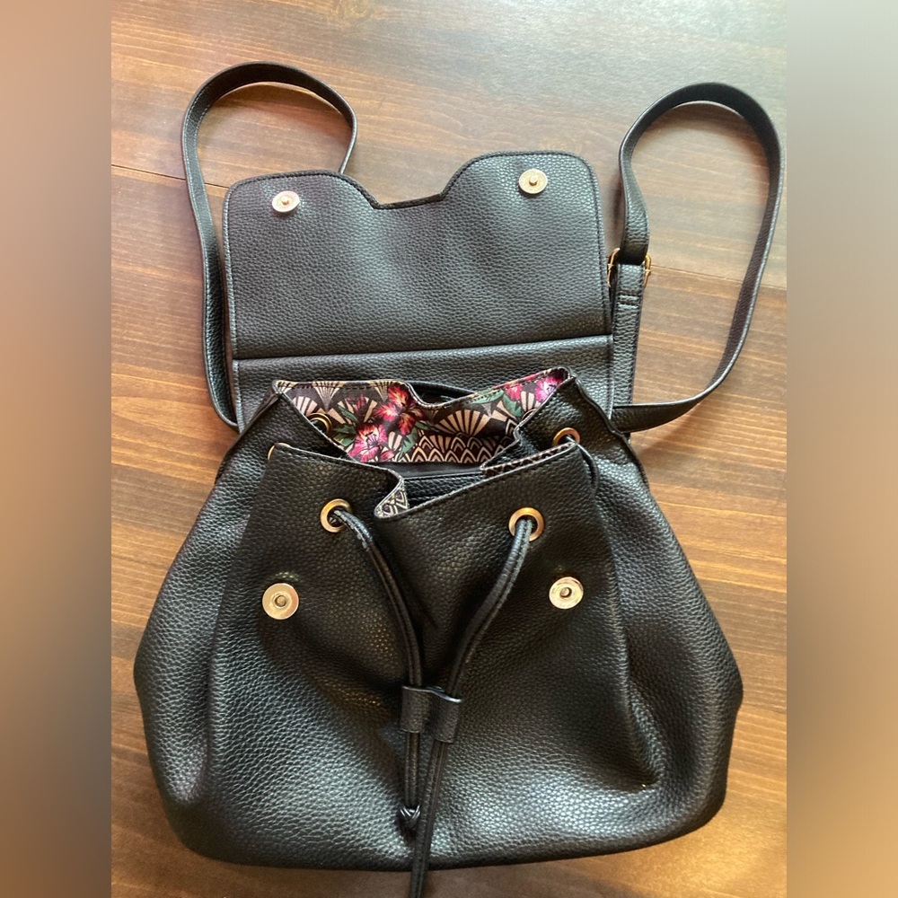 Nanette Lepore faux leather crossbody bag/backpack - Picture 2 of 6